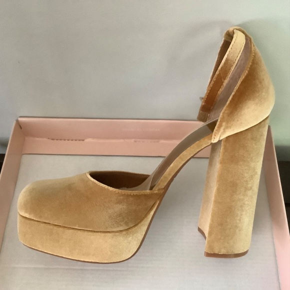 Gianna Bini GB Velvet Mustard/Gold Platform Heel Shoes Size 10 - Picture 3 of 10